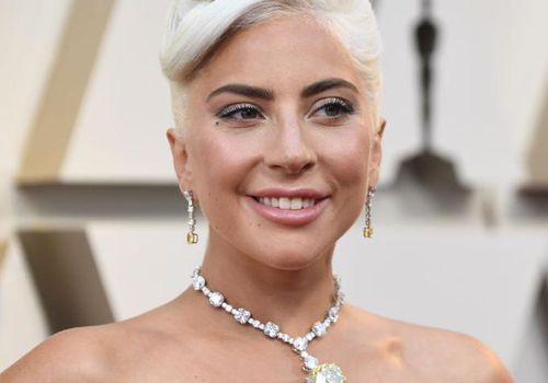 Lady Gaga在2019年奥斯卡颁奖典礼上戴着蒂凡尼钻石项链