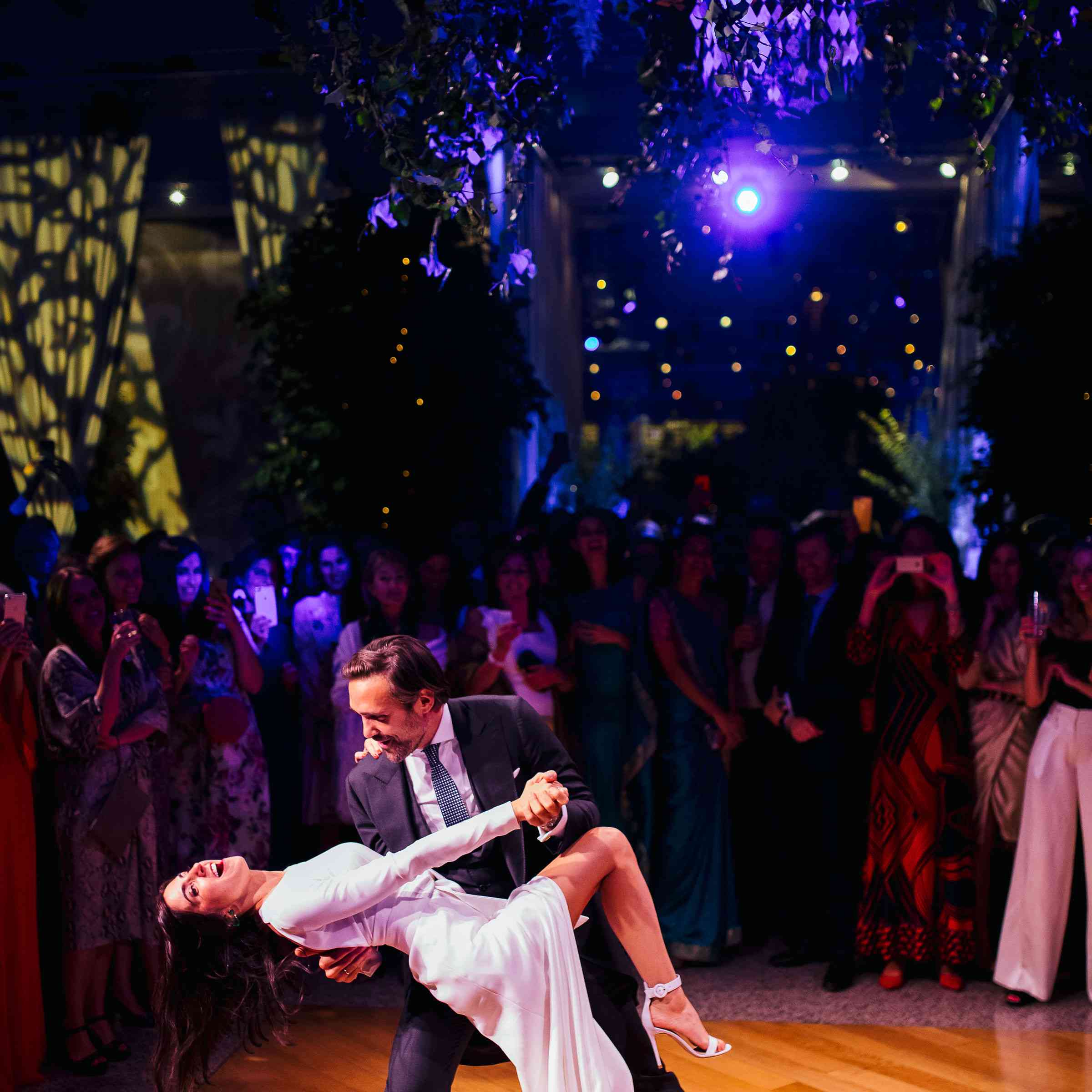 新娘和新郎跳舞，第一支舞