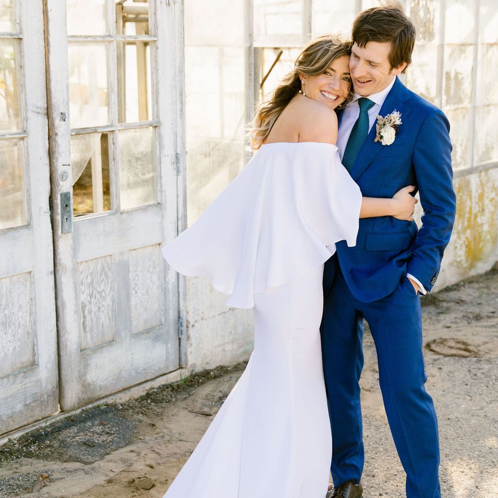 新娘和新郎拥抱