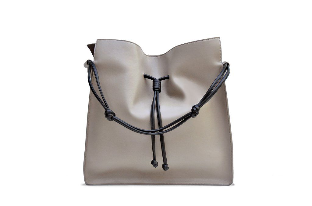 大皮革拖把袋与黑色带