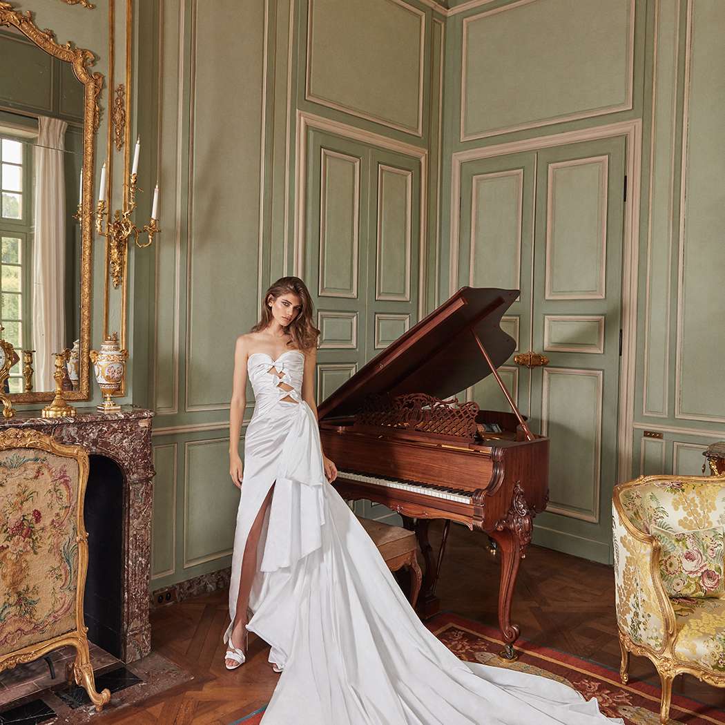 由Galia Lahav设计的花式白色婚纱