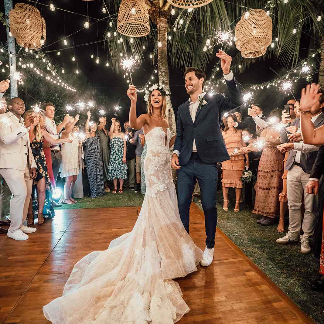 新郎和新娘“class=