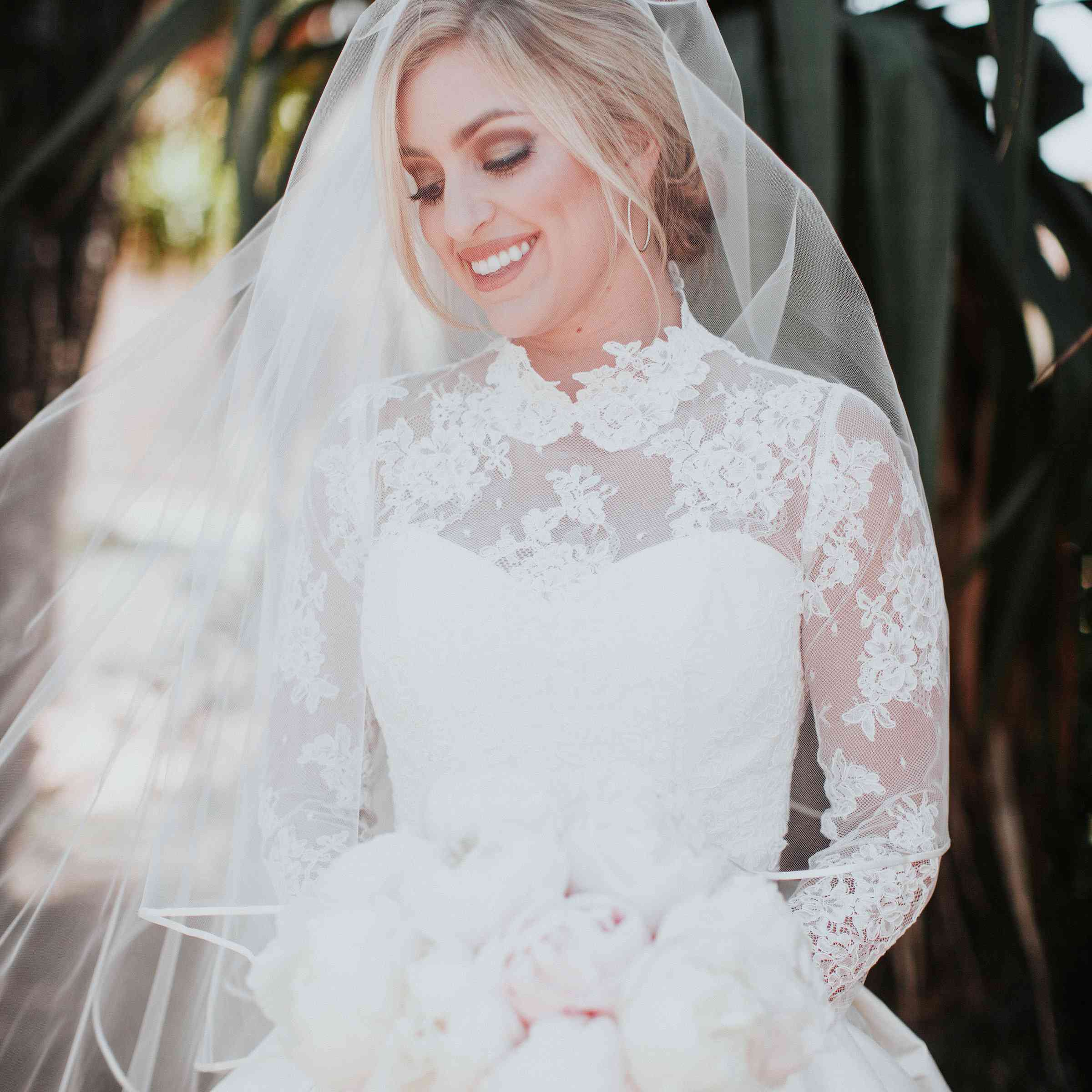 所有的白色牡丹花束