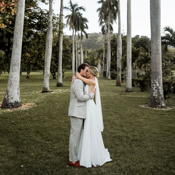 新娘和新郎接吻