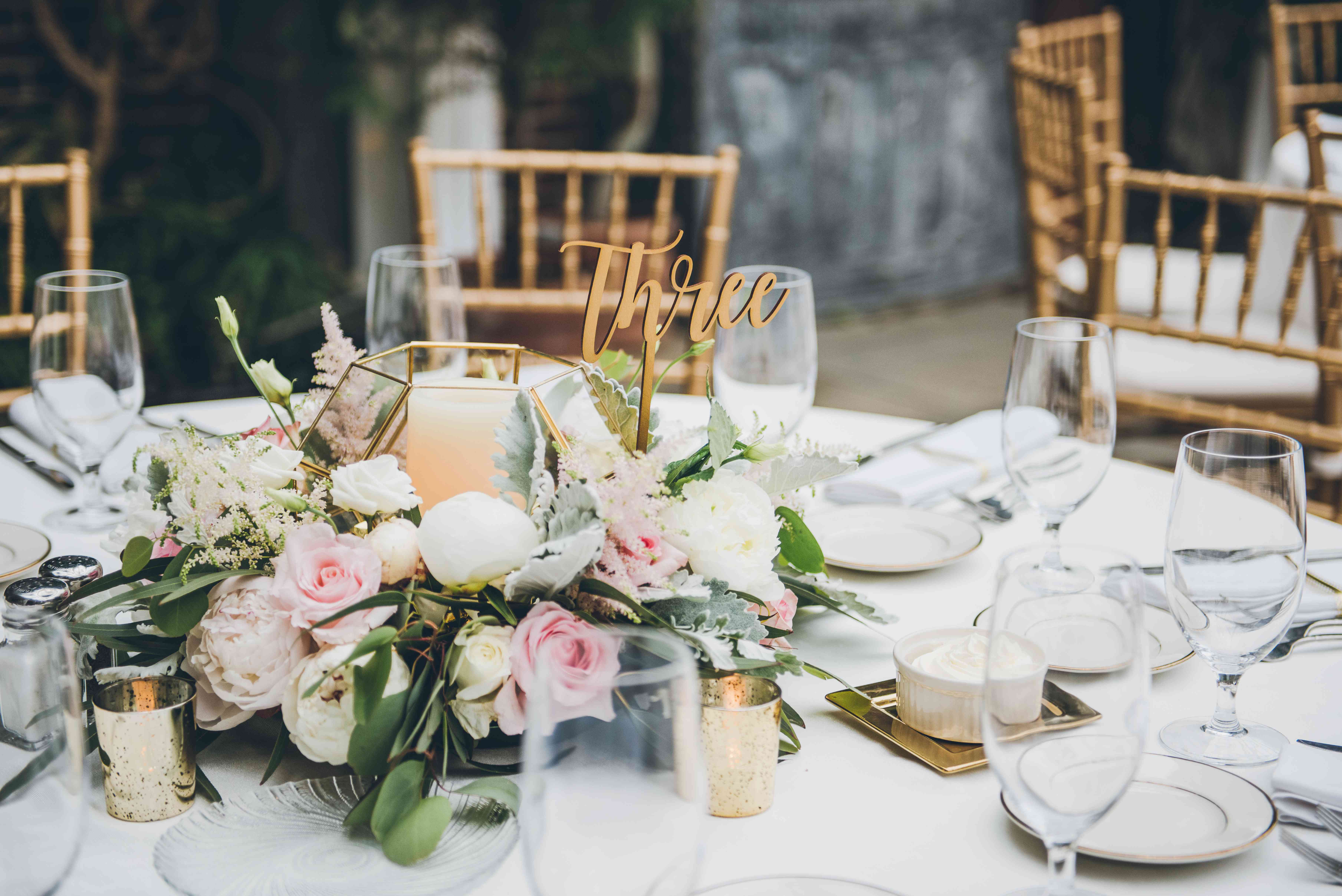 餐桌中心摆设和餐桌号码