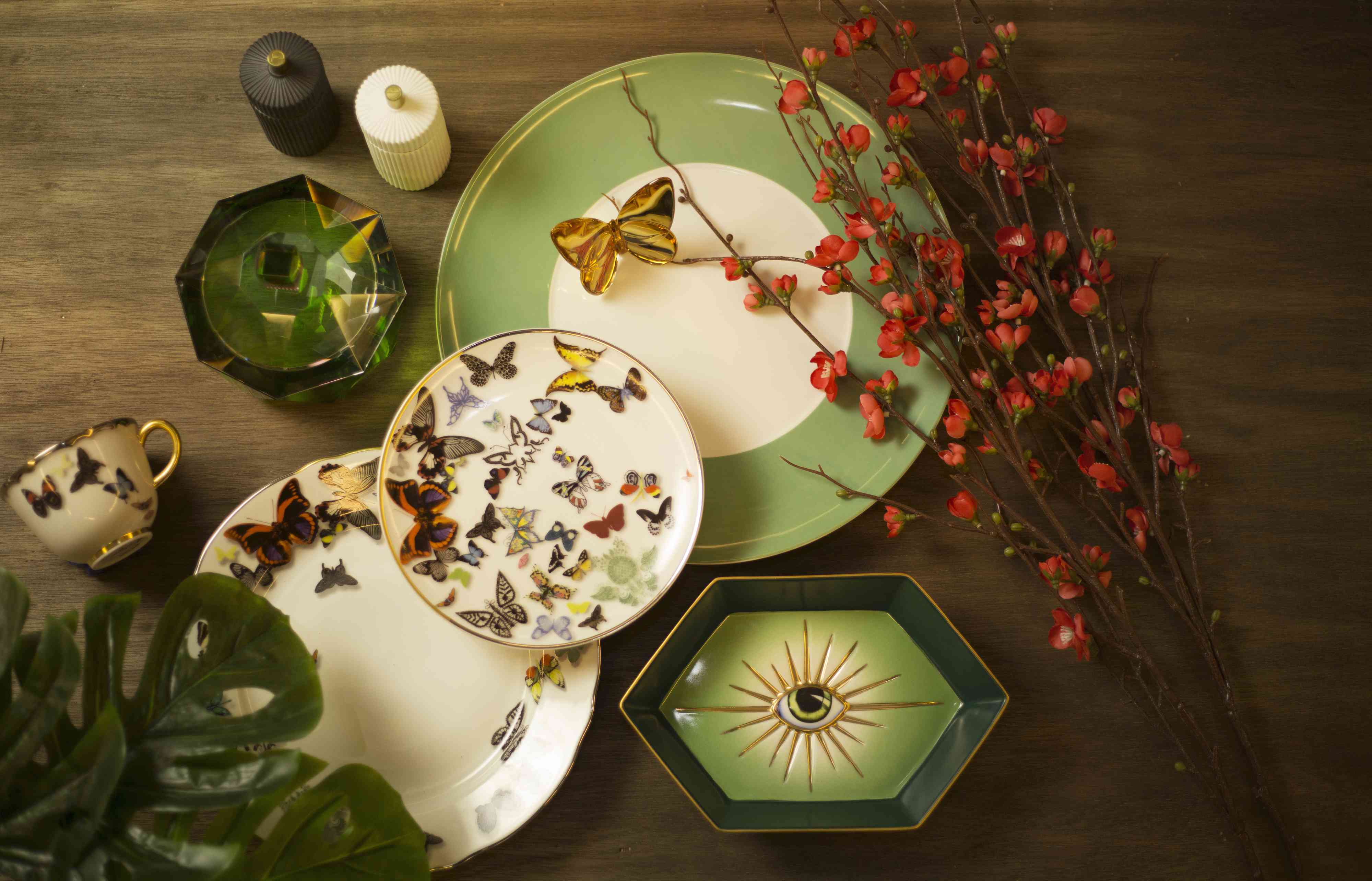 盘子和蝴蝶”class=