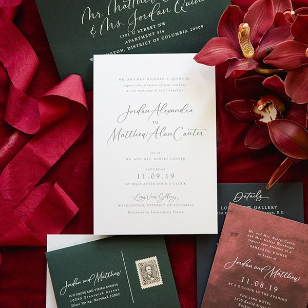 红色背景的请柬套房