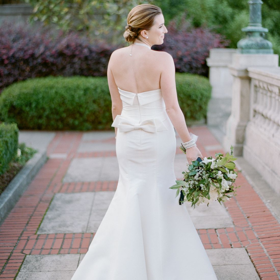 弓婚纱礼服的背部细节