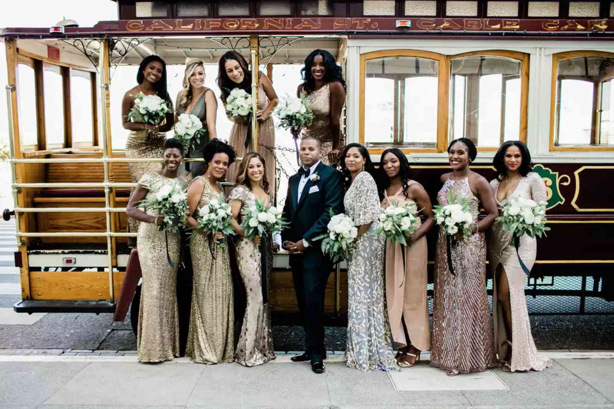 混合金属伴娘礼服