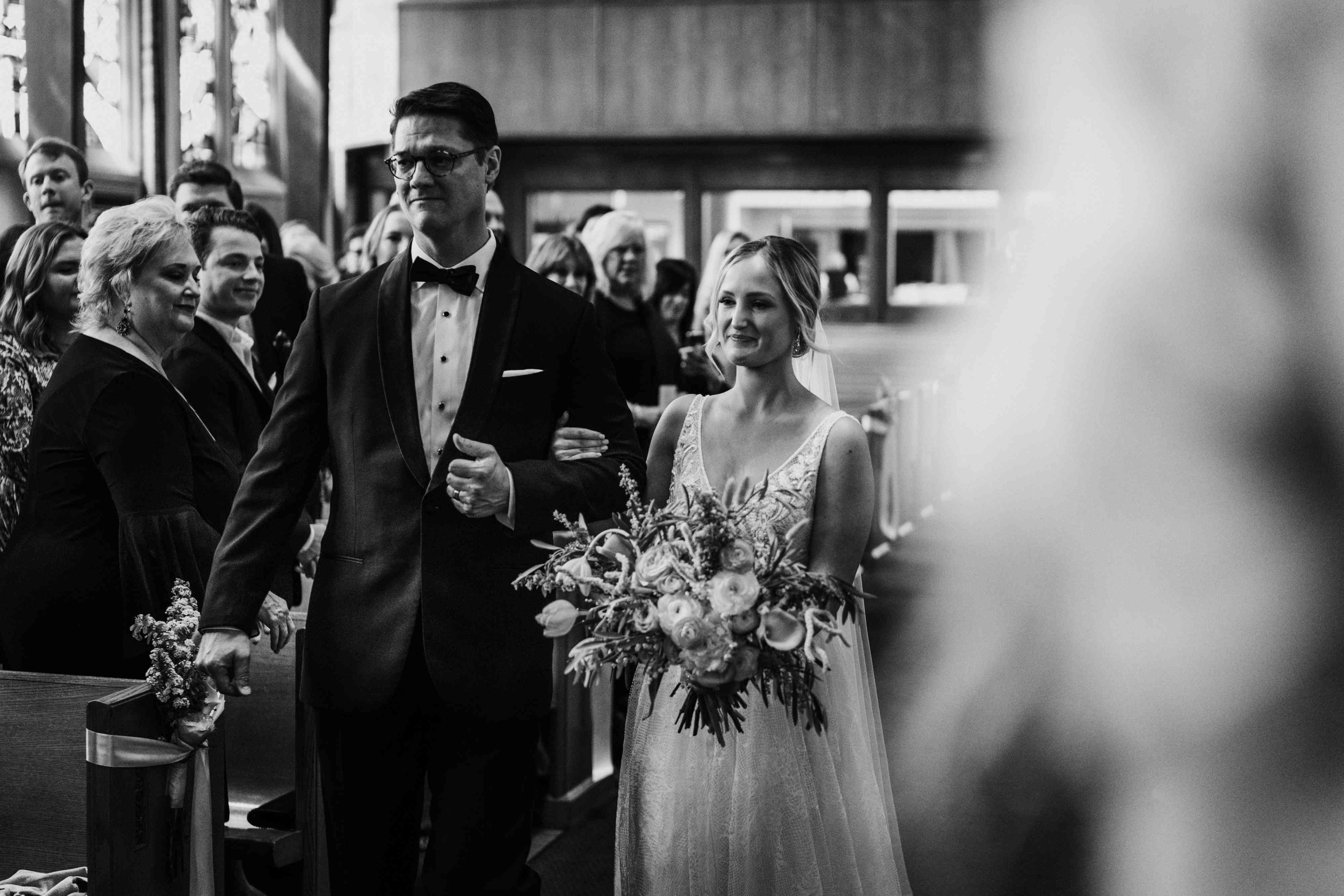 新娘走与父亲过道