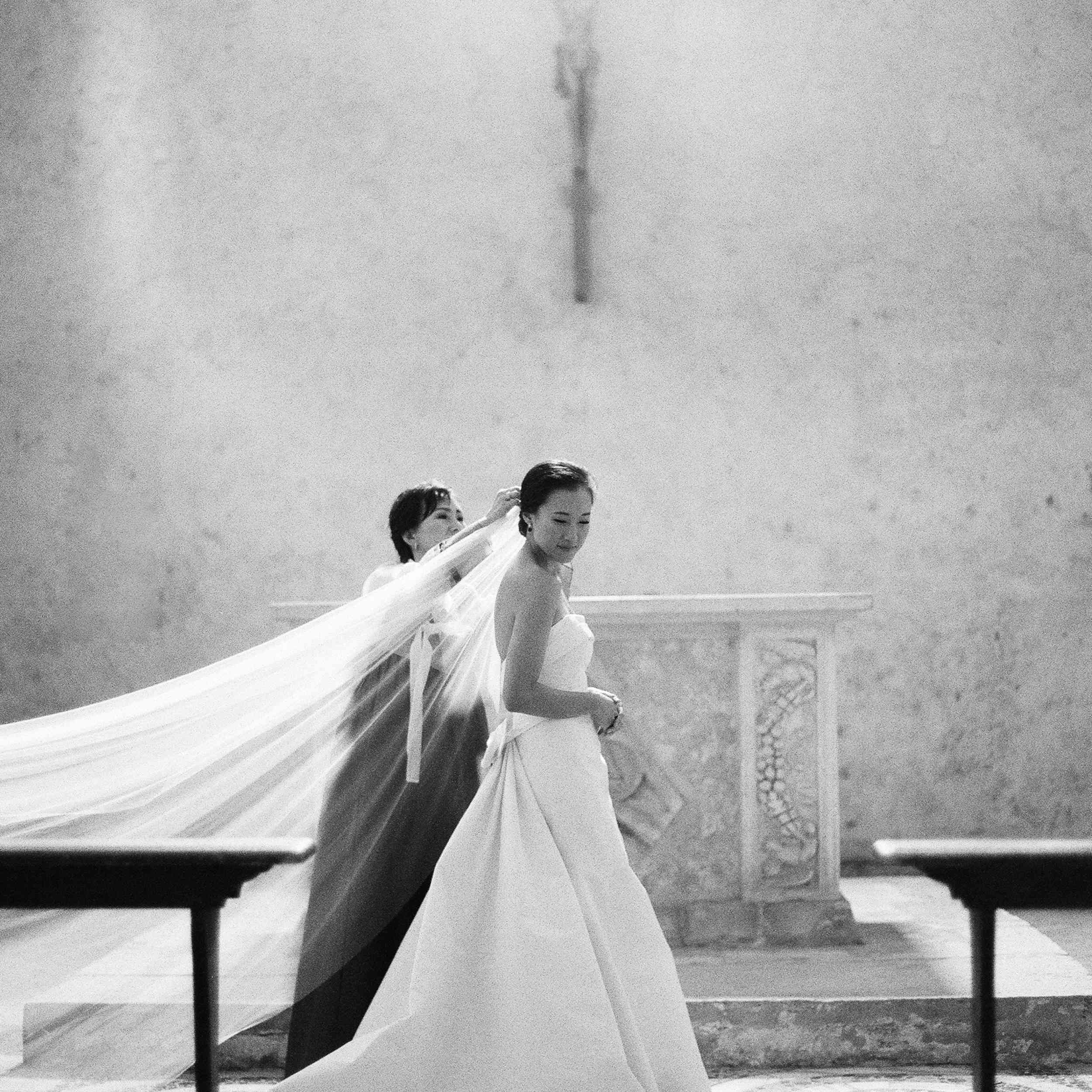 经典LA巴迪亚意大利的婚礼，新娘，新娘的母亲