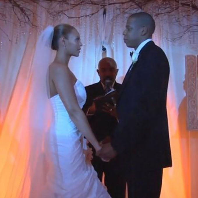 碧昂丝结婚Jay-Z的白色露肩礼服甜心2008年