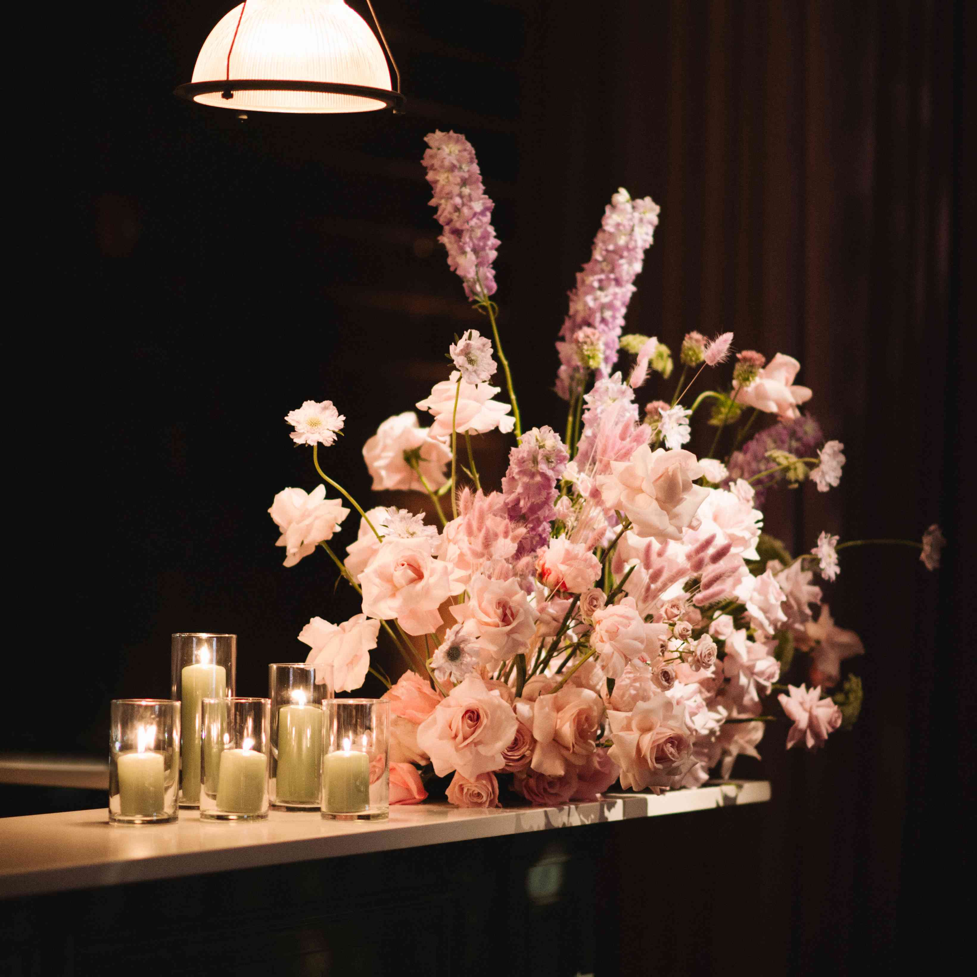 粉红色的酒吧安排