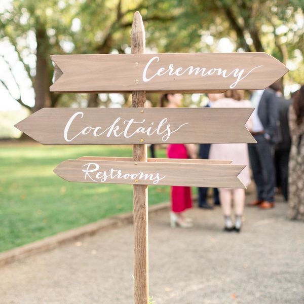 婚礼地点标牌“class=