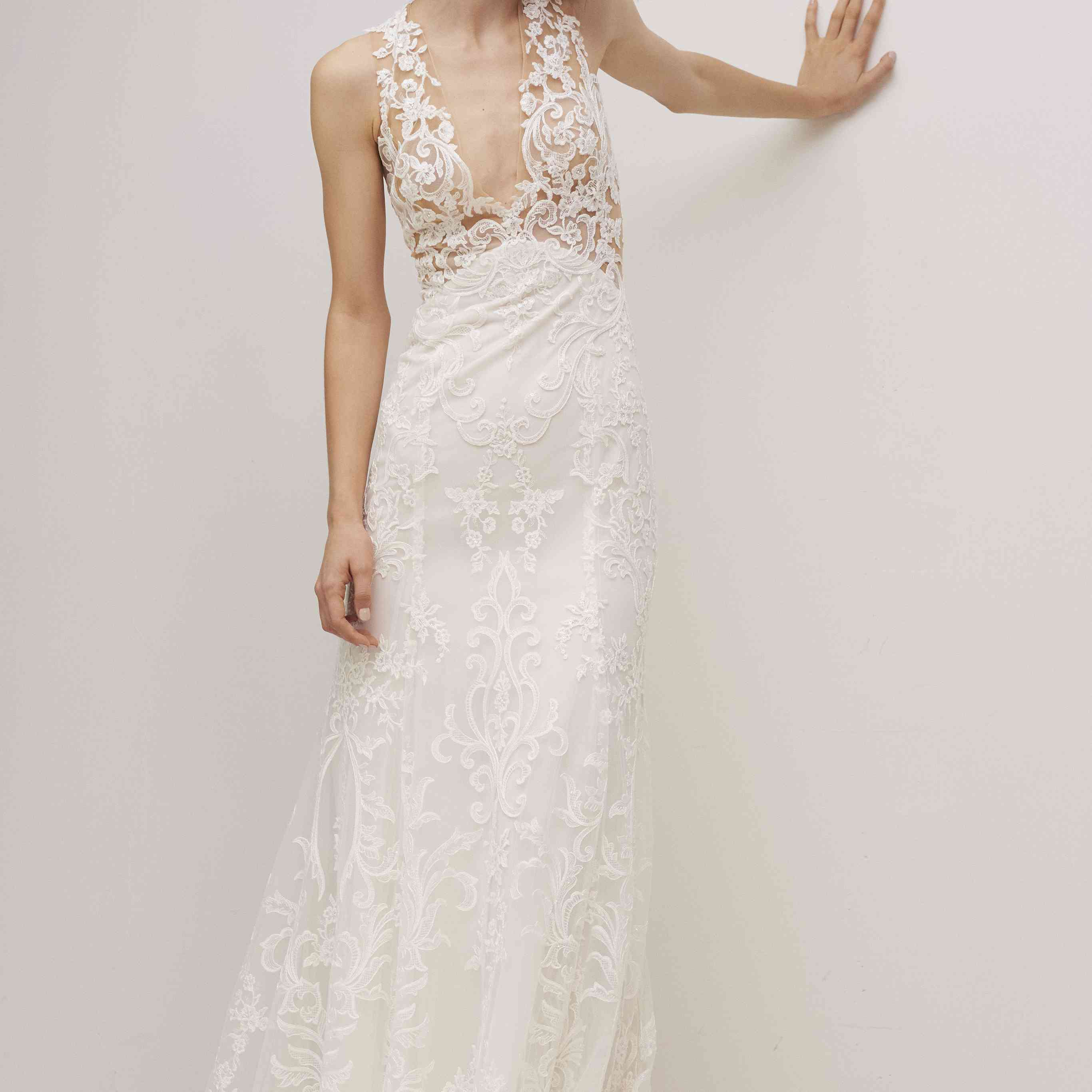 模型蕾丝紧身裙与暴跌necline