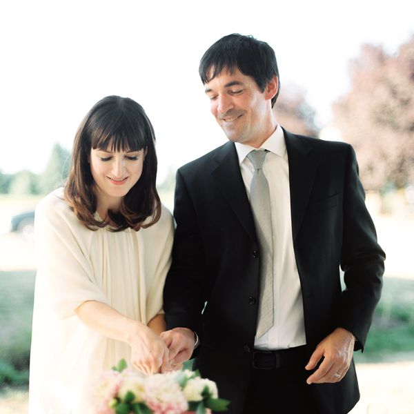 新郎新娘切结婚蛋糕