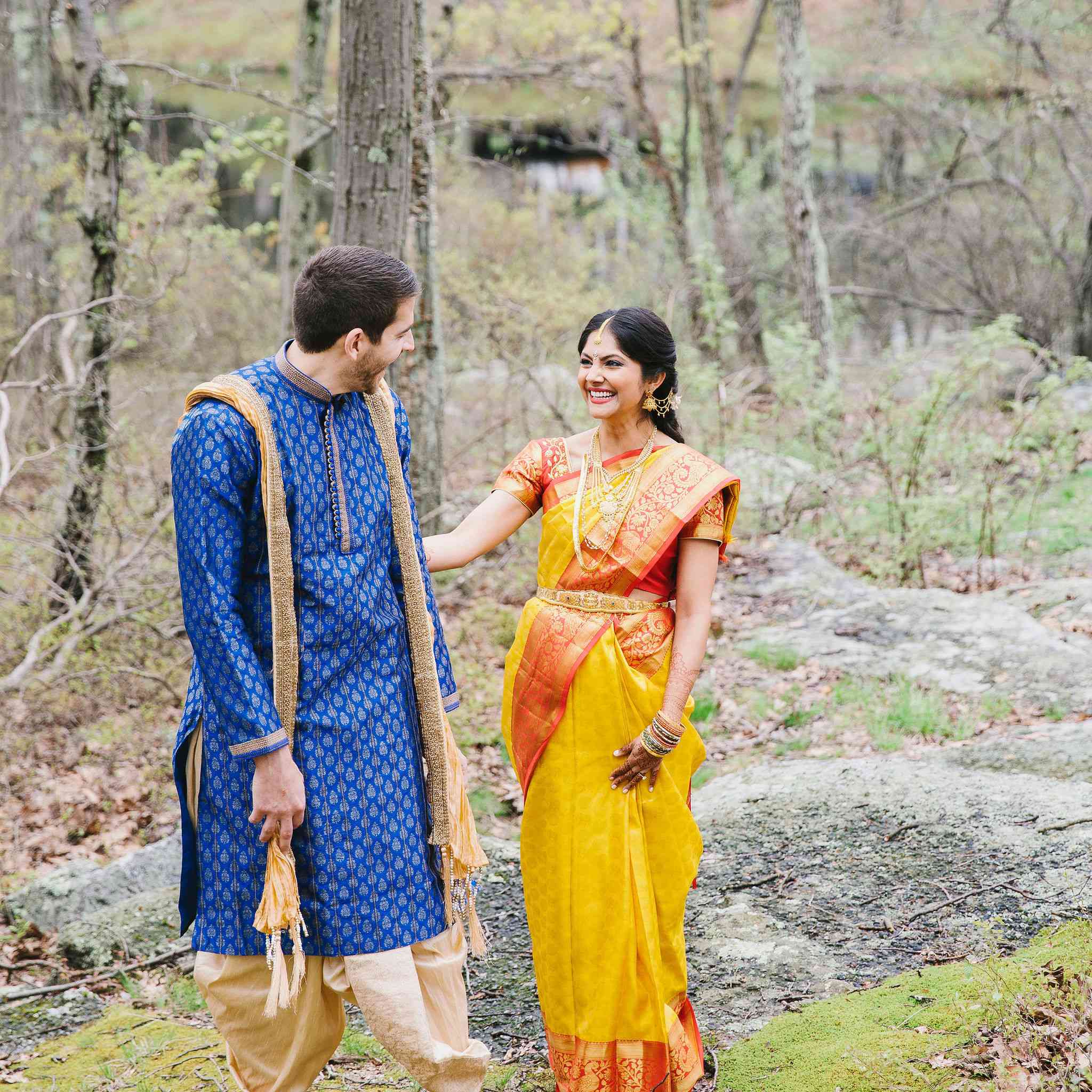 新娘和新郎在第一眼看到对方。