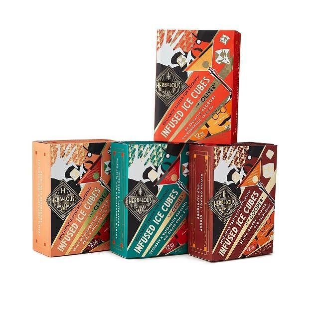 鸡尾酒注入冰块