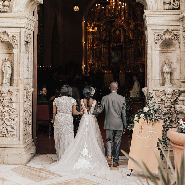 现代的方式来走在过道