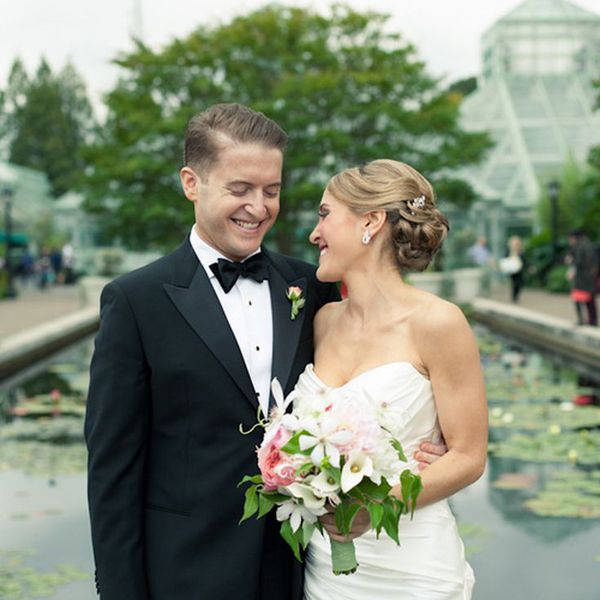 布鲁克林植物园的婚礼，新娘和新郎。