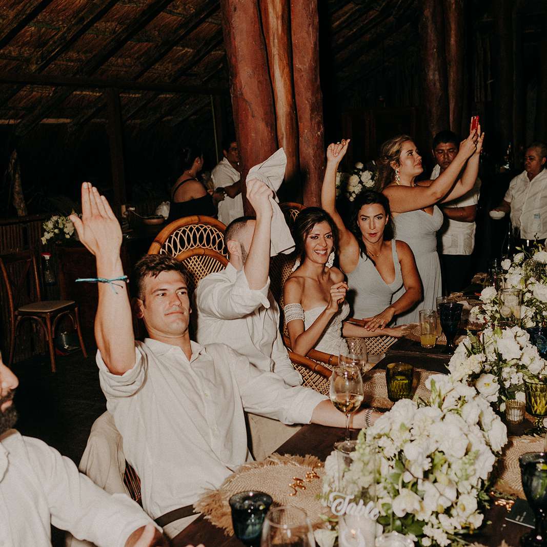 室内接待处的头桌，玩得开心