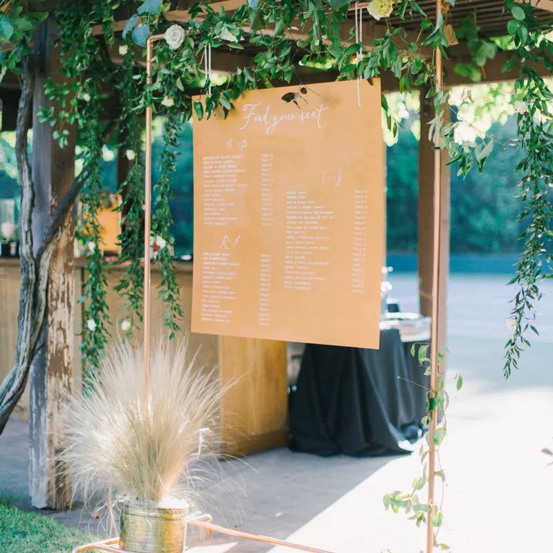 婚礼座位图与绿色植物