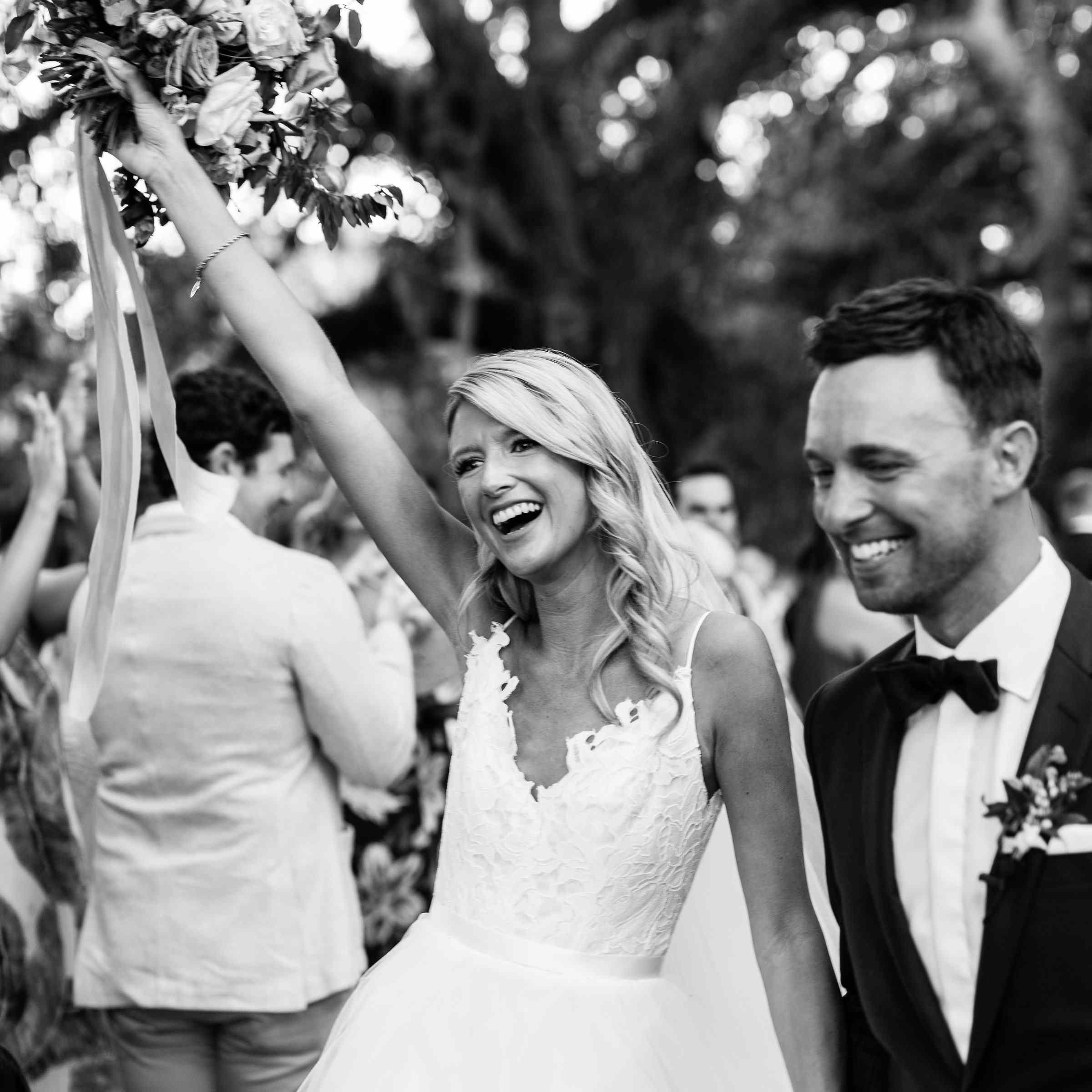 新郎新娘仪式结束