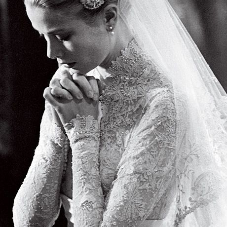 1956年，格蕾丝·凯利在海伦·罗斯嫁给了雷尼尔三世王子