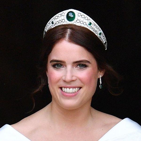 尤金妮公主离开圣乔治礼拜堂继2018年10月12，她的婚礼在英国温莎市。