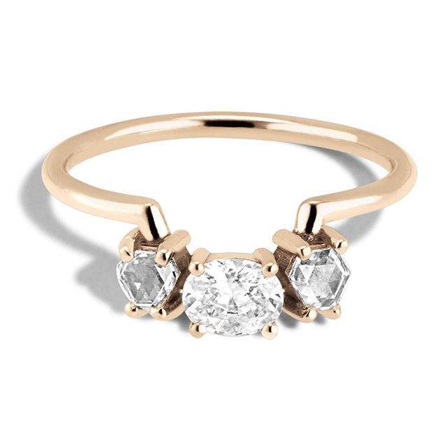 金戒指六边形和椭圆形钻石