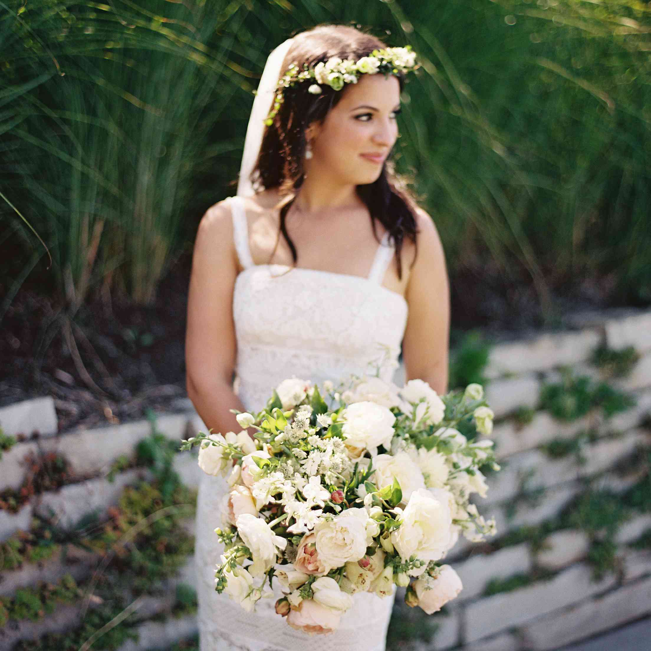 新娘手持婚礼花束