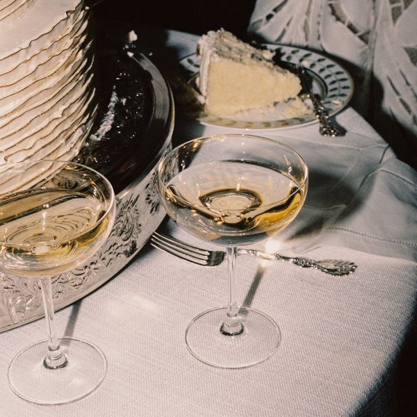 香槟和婚礼蛋糕