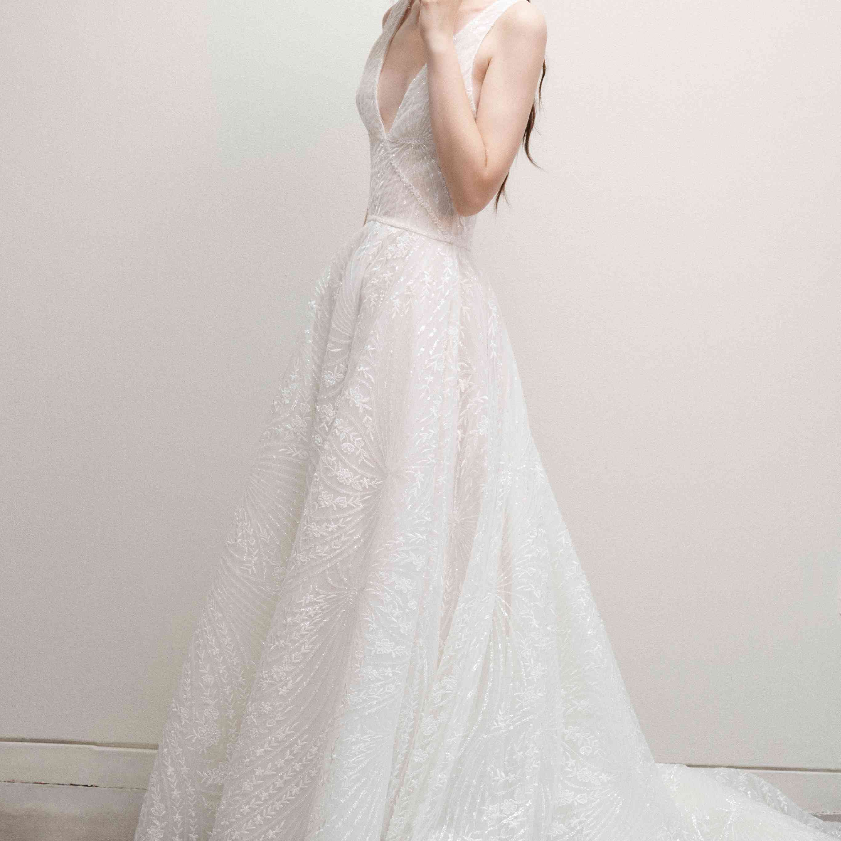 在V领花刺绣A线袍模型