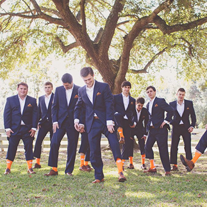 伴郎在疯狂的袜子