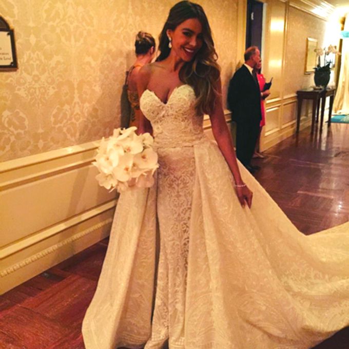 2015年，索菲亚·维加拉身着Zuhair Murad礼服在Breakers度假酒店嫁给了Joe Manganiello