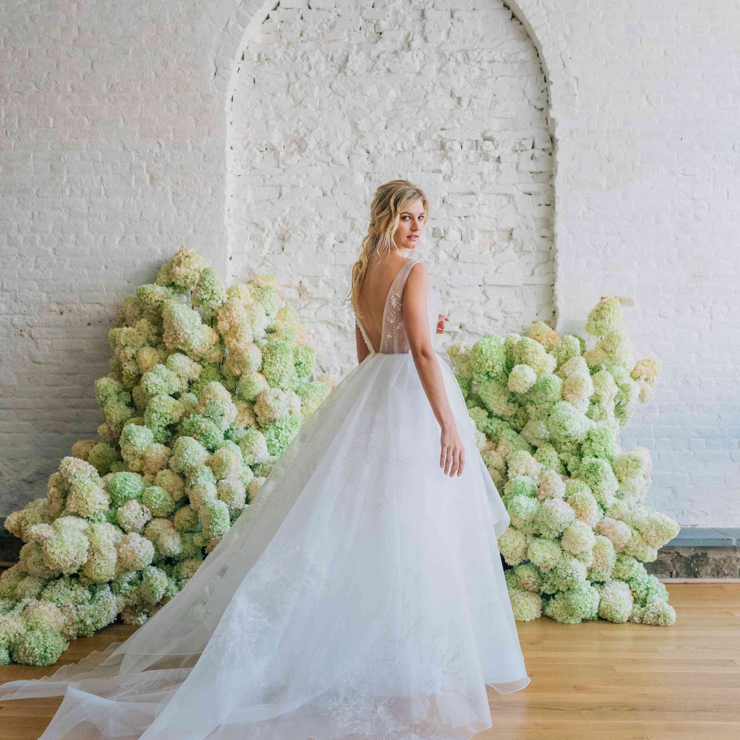 卡罗尔·汉娜婚纱