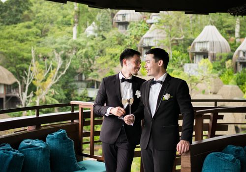 在凯马拉胜地的同性恋婚礼在普吉岛泰国“class=