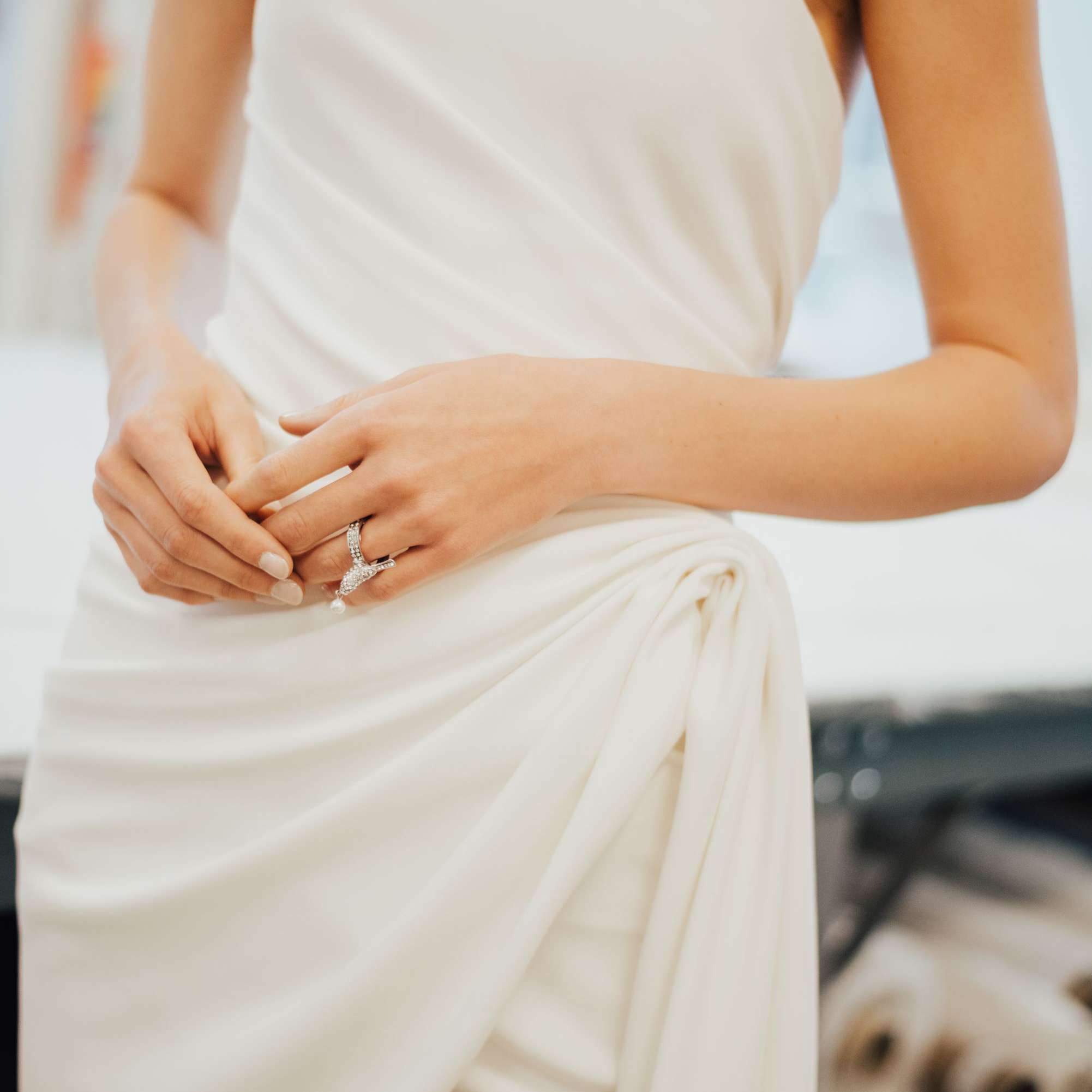 短婚纱和裸指甲