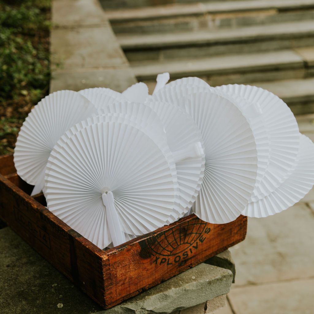 在仪式上展示了扇子