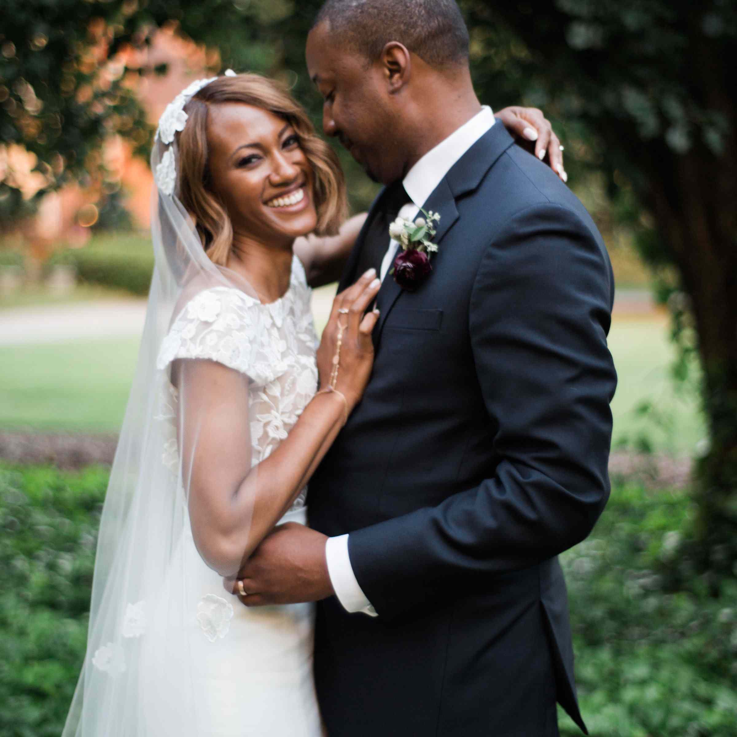 夫妇拥抱海誓山盟