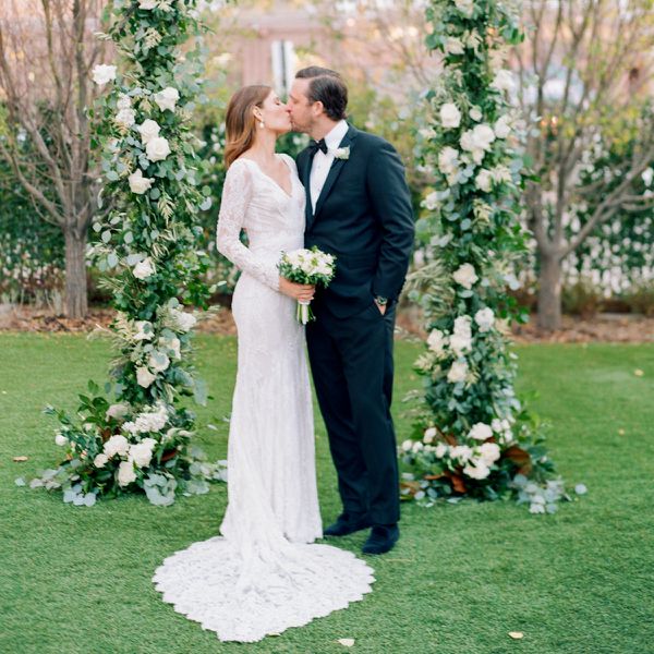 新郎和新娘接吻