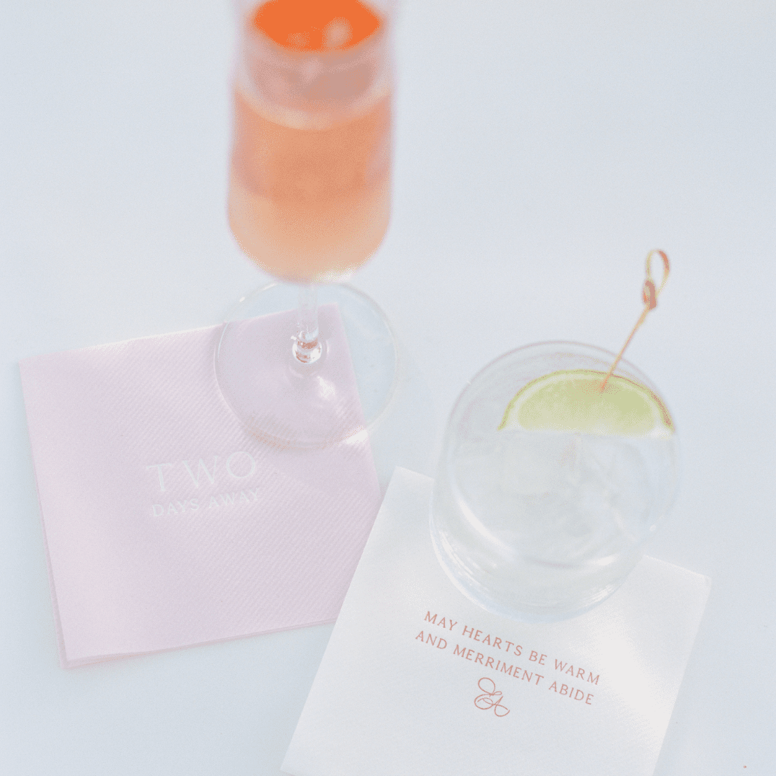 鸡尾酒餐巾与饮料