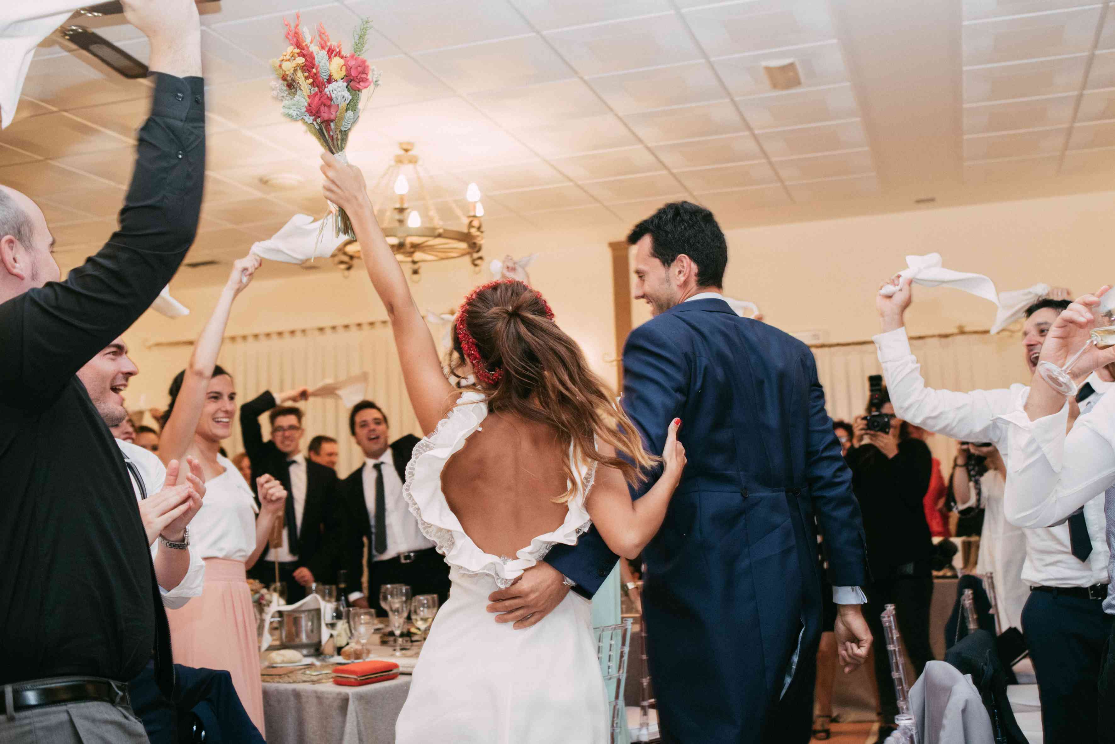 新娘和新郎在接待处