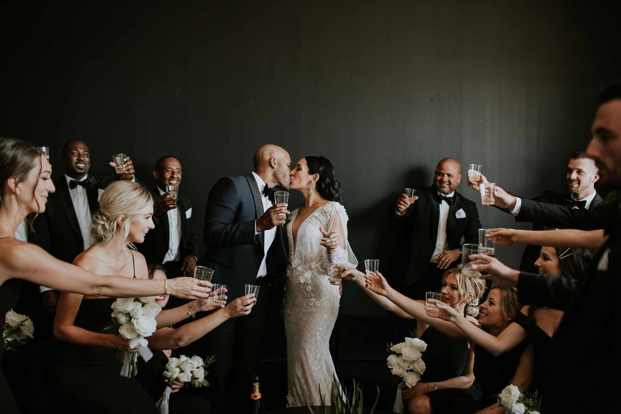 新娘和新郎亲吻