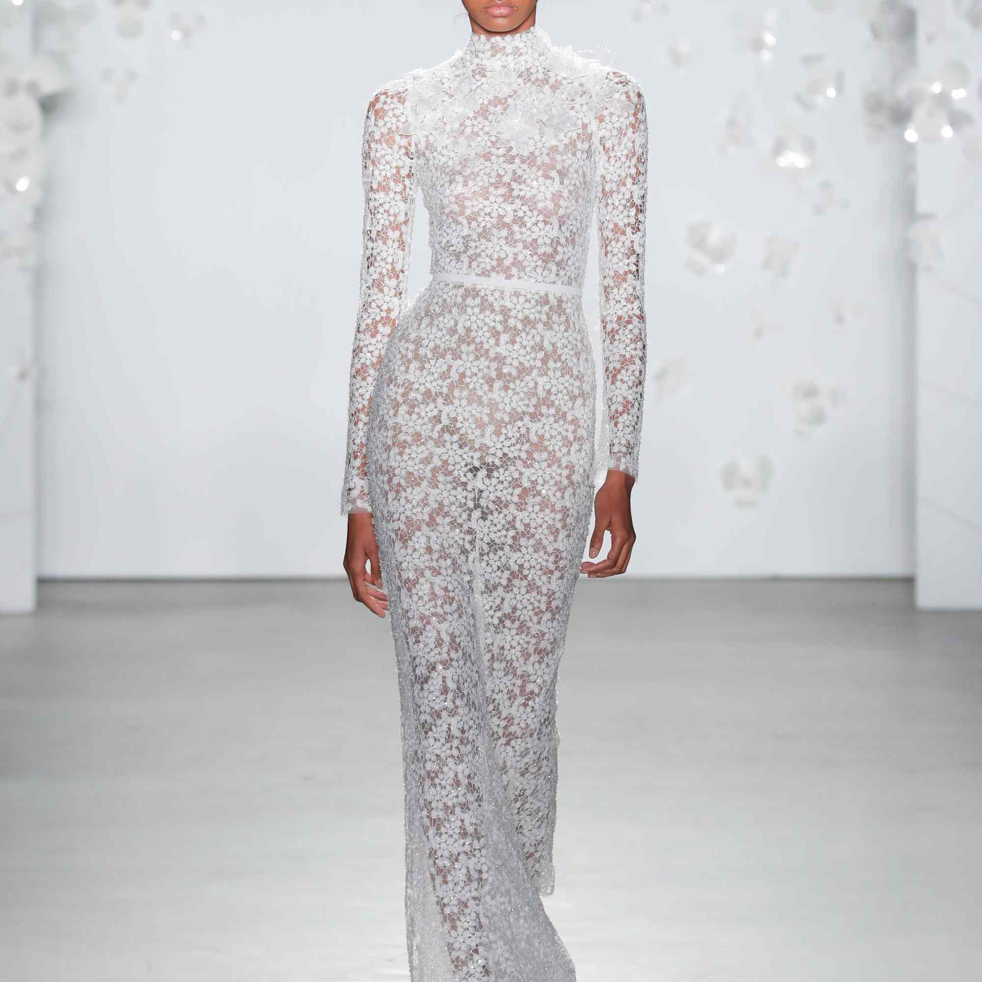 在高颈型长袖蕾丝的广泛青睐楼长的婚纱礼服