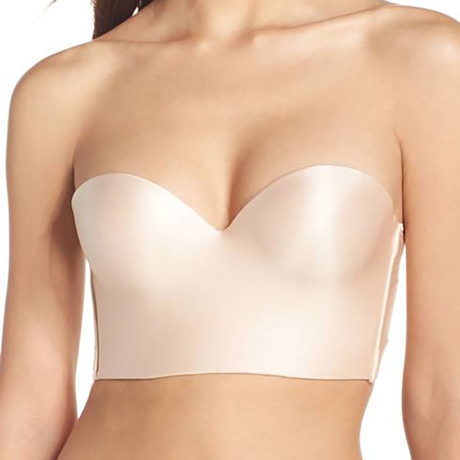 穿无肩带胸罩的女人