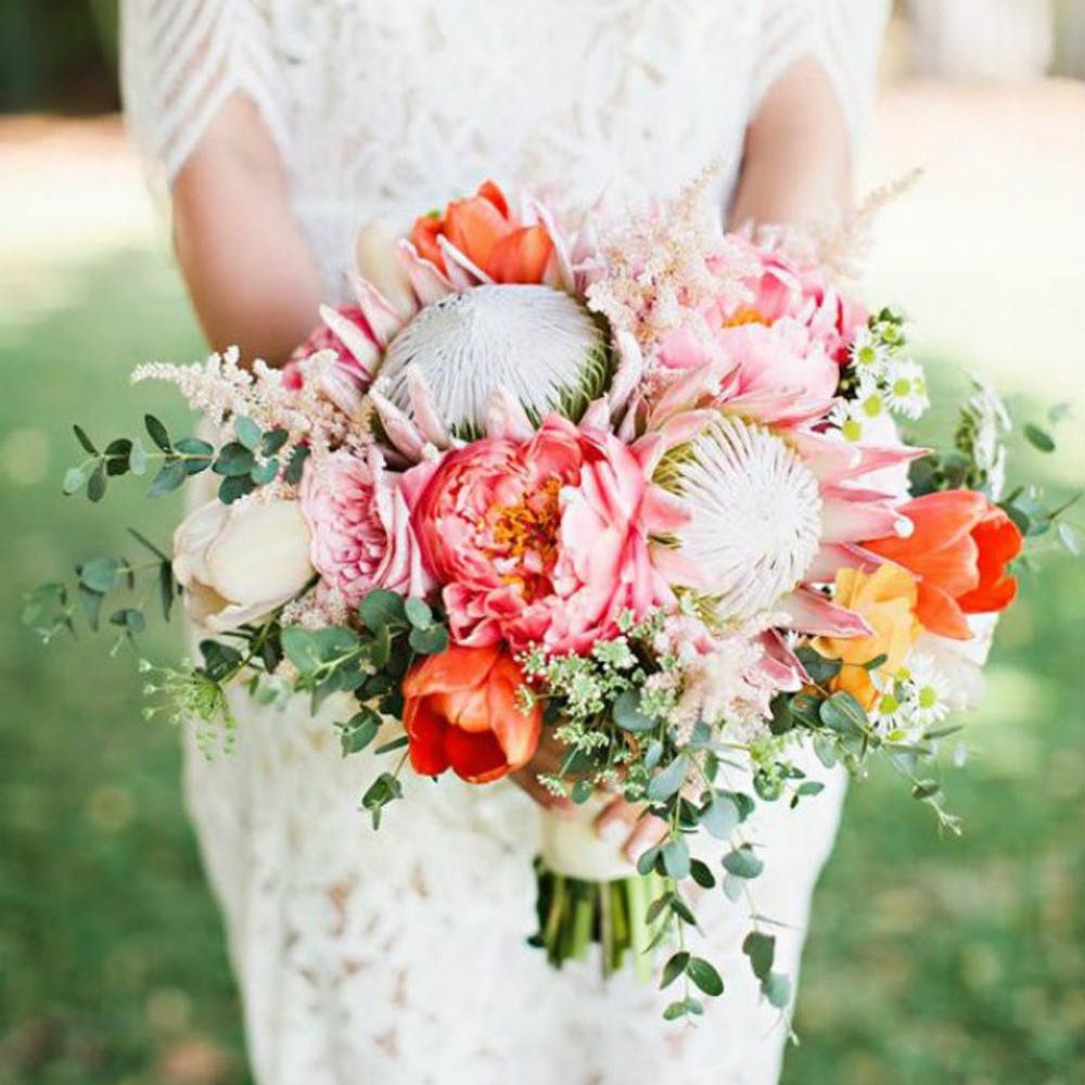 Desert-inspired牡丹花束