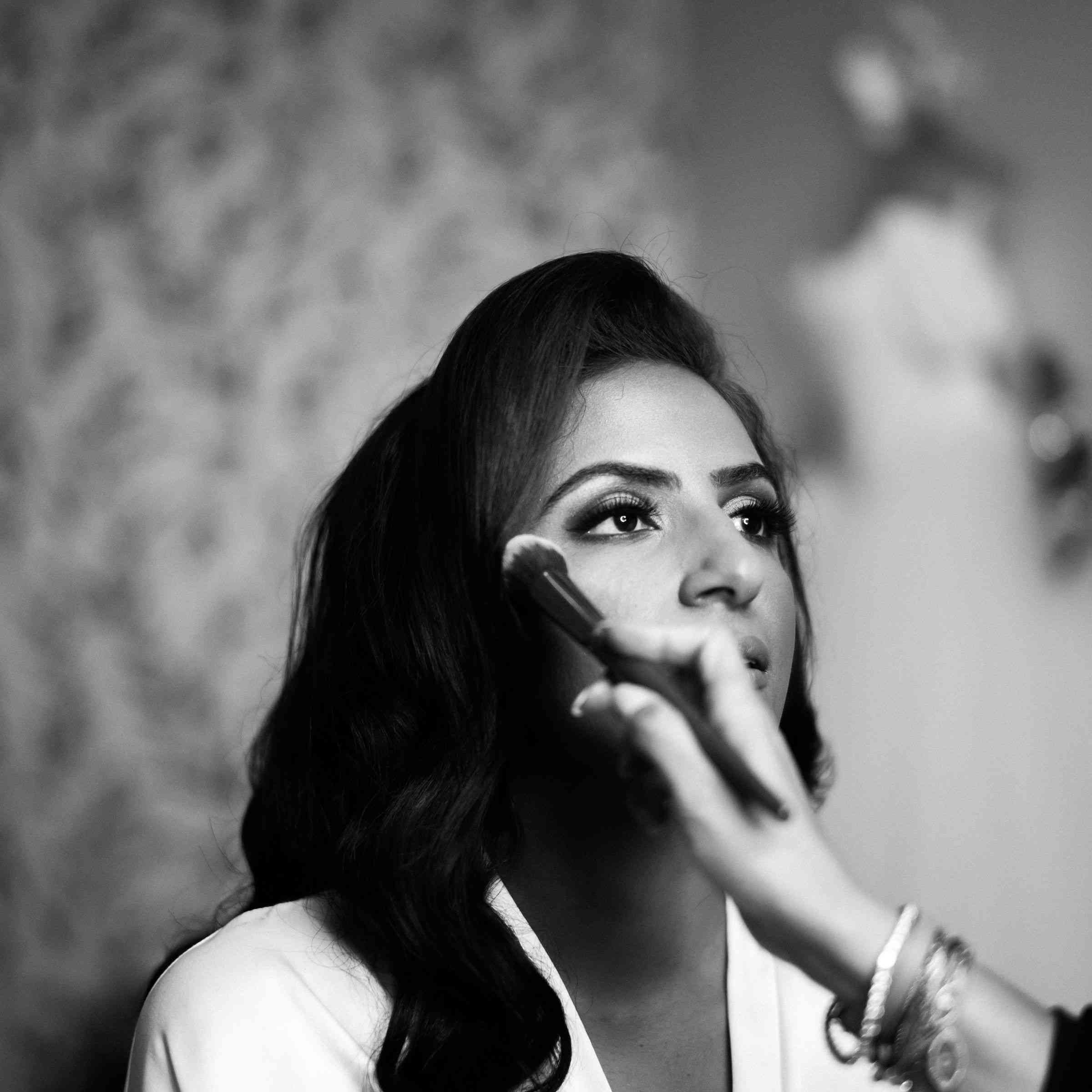 新娘混得脸红放