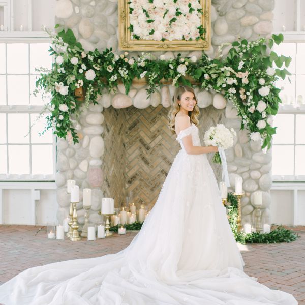 大教堂裙摆的婚纱