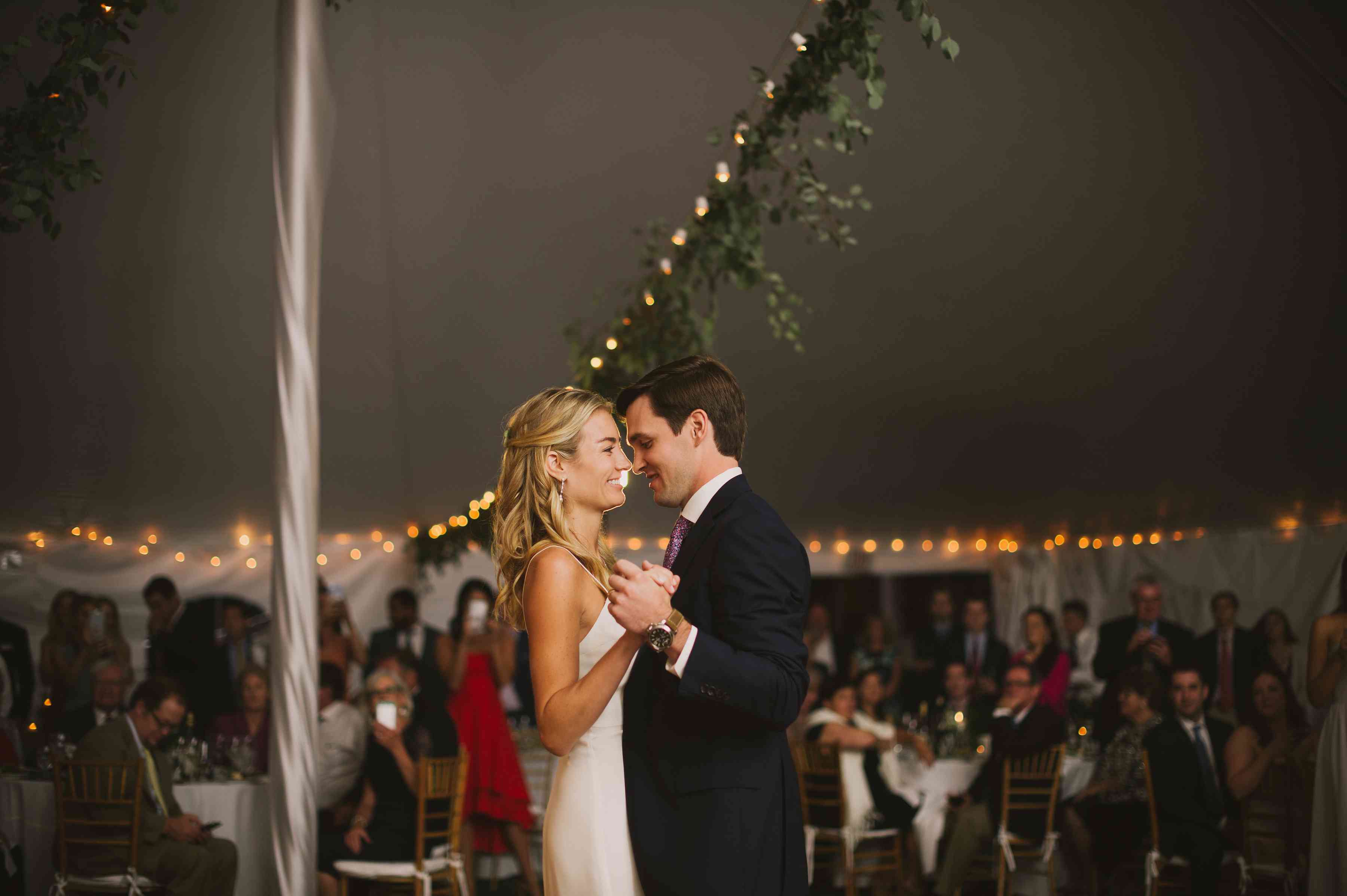 <p> first dance </ p> <br> <br>